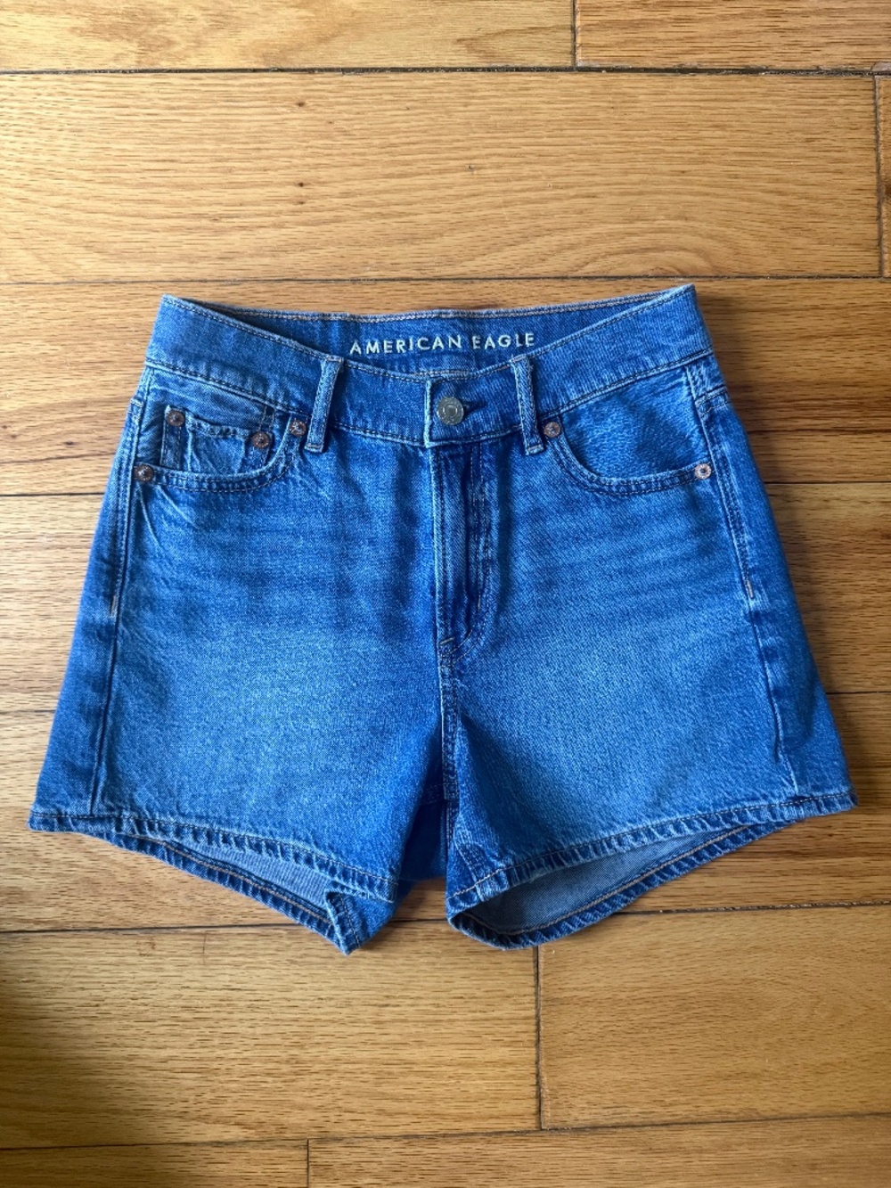NWOT American Eagle Strigid Super High-Waisted Relaxed Denim Short